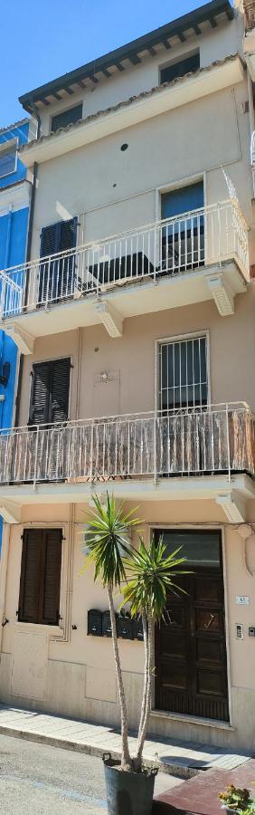 Апартаменти Da Ale - In Centro A San Benedetto Сан-Бенедетто-дель-Тронто Екстер'єр фото